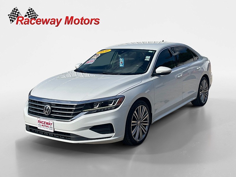 2020 Volkswagen Passat SE's photo