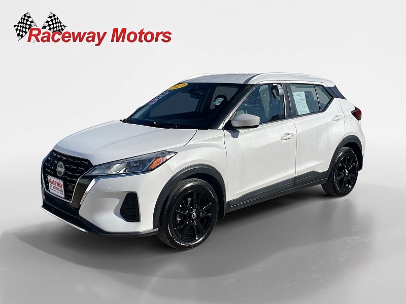 2023 Nissan Kicks SV's photo