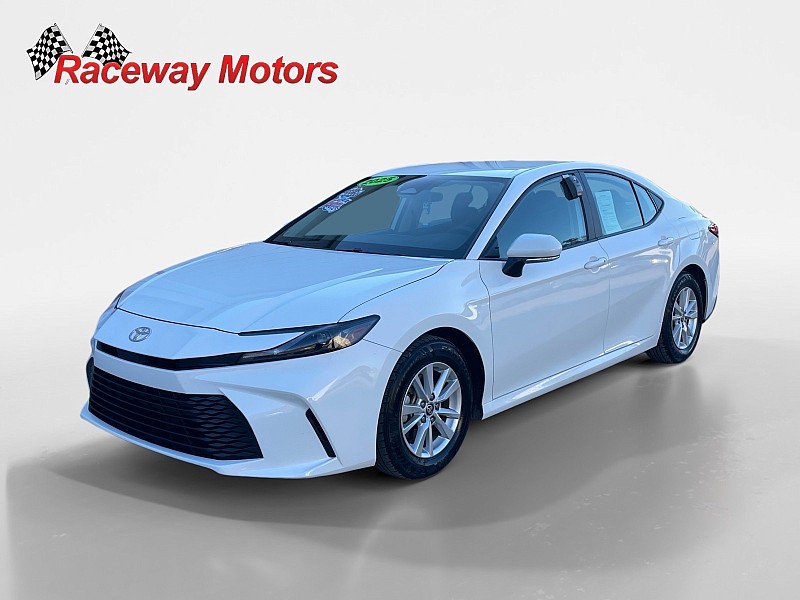 2025 Toyota Camry LE's photo