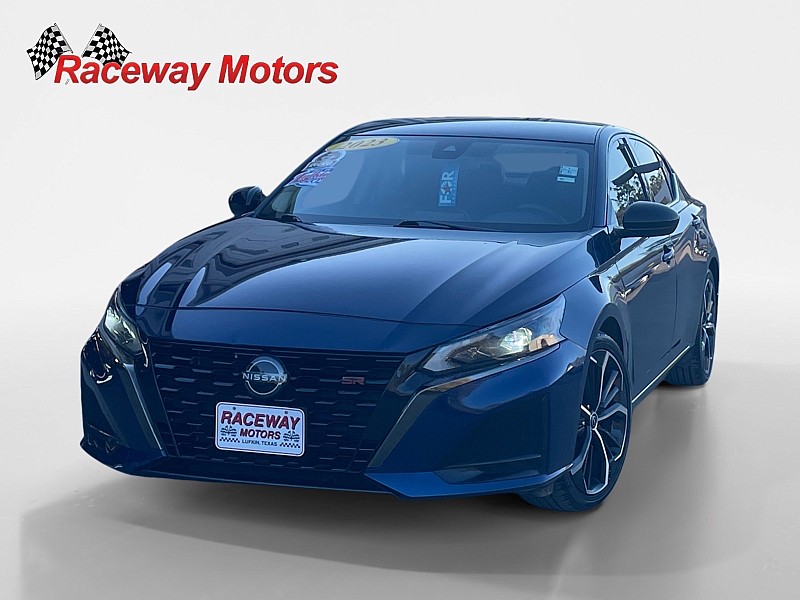 2023 Nissan Altima SR's photo