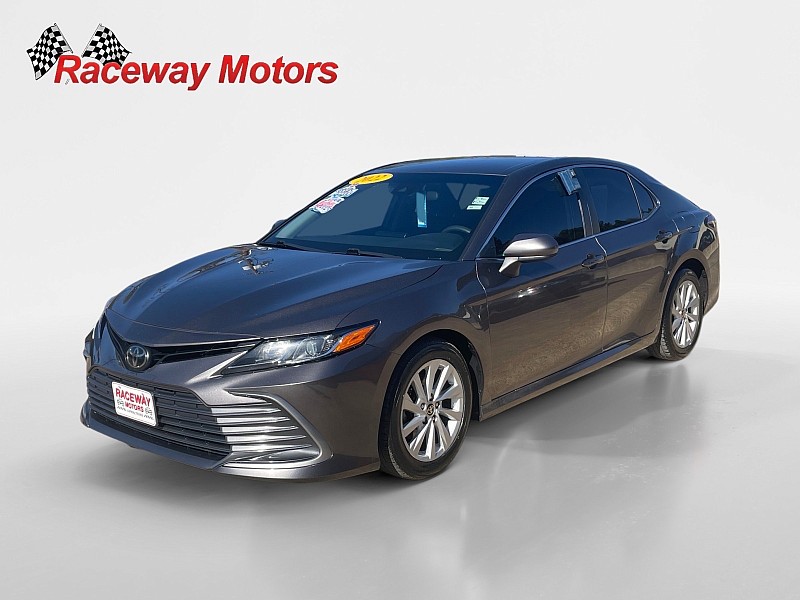 2022 Toyota Camry LE's photo