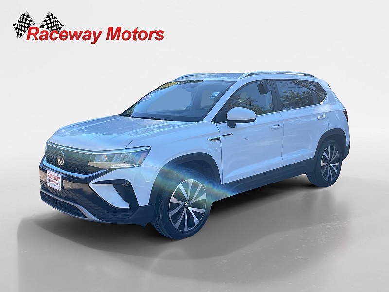 2023 Volkswagen Taos SE's photo