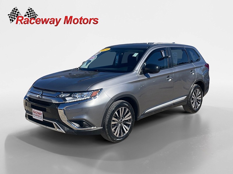 2020 Mitsubishi Outlander ES's photo