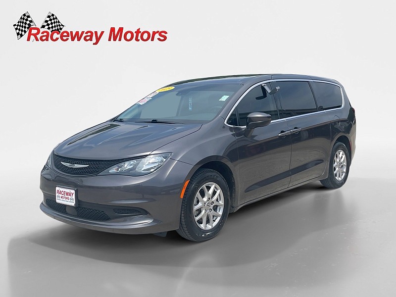 2023 Chrysler Voyager LX's photo