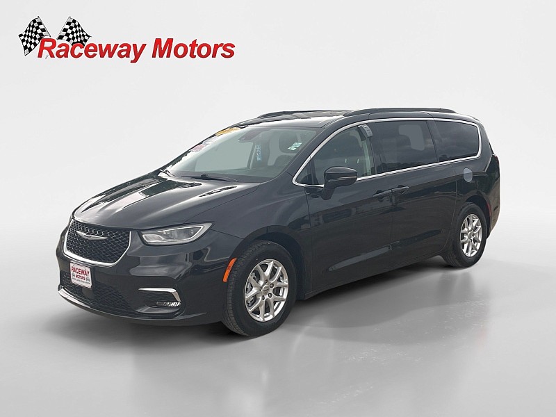 2022 Chrysler Pacifica Touring L's photo
