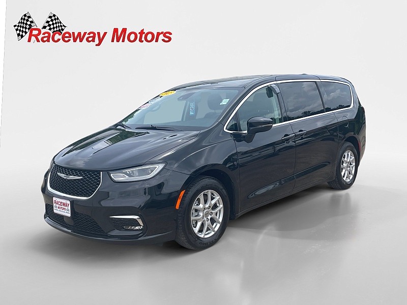 2023 Chrysler Pacifica Touring L's photo